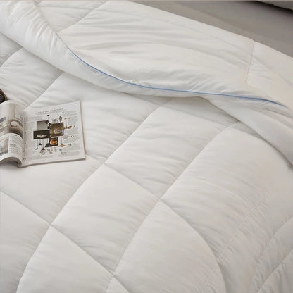 Detail shot of Sincdoo PLA comforter, emphasizing fine stitching and eco-friendly materials